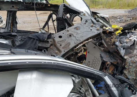 2014 Ford Escape Titanium z USA, uszkodzony, nr VIN 1FMCU0J96EUB69238